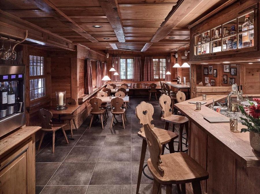 Hotel Schönegg bar.jpg